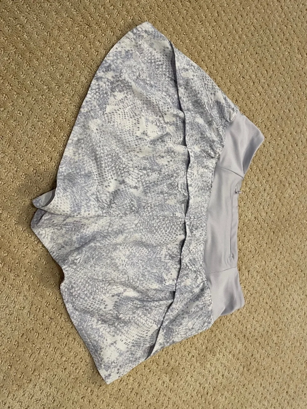 Avia Running Shorts S 4-6 Gray Python Snakeskin Print NWOT